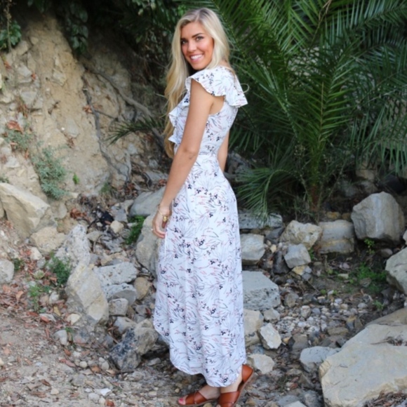 Dresses & Skirts - ⭐️ NWT BEAUTIFUL SUMMER MAXI DRESS
